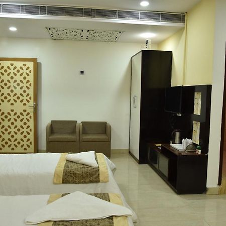 Hotel Sarweshwary Varanasi Bagian luar foto