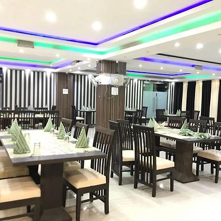 Hotel Sarweshwary Varanasi Bagian luar foto