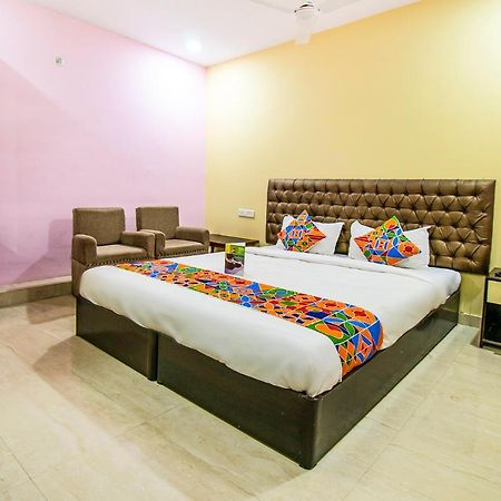Hotel Sarweshwary Varanasi Bagian luar foto