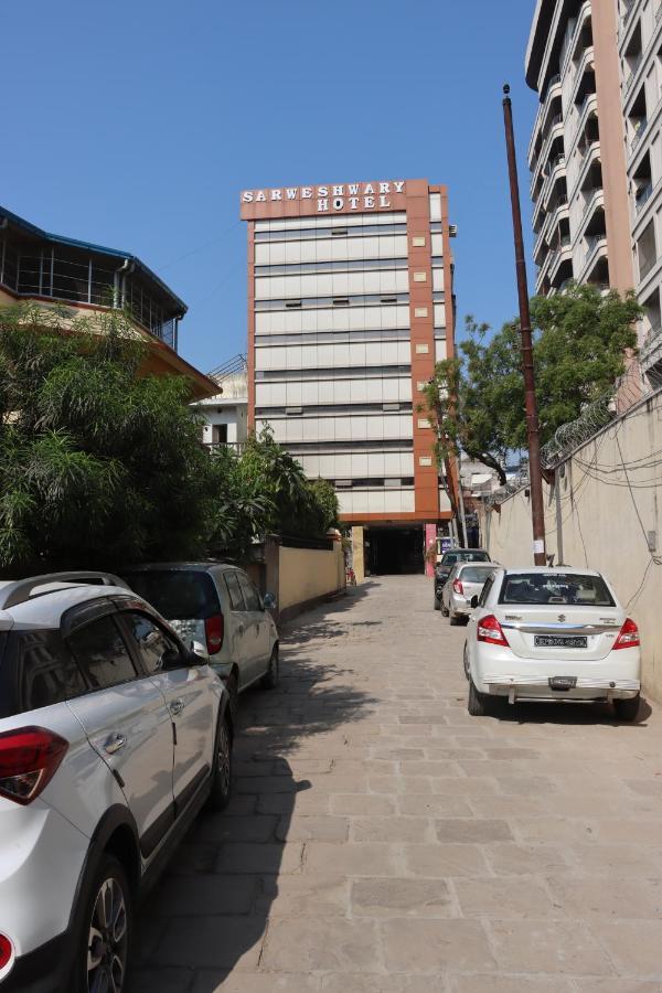 Hotel Sarweshwary Varanasi Bagian luar foto