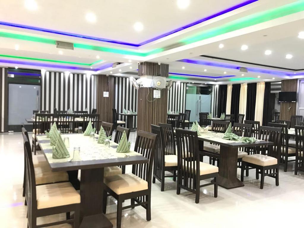 Hotel Sarweshwary Varanasi Bagian luar foto
