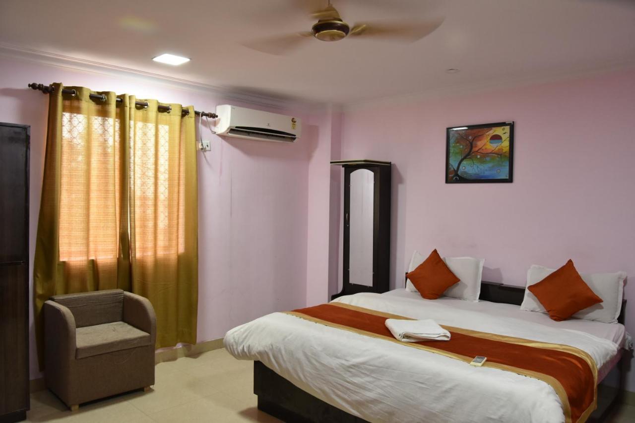 Hotel Sarweshwary Varanasi Bagian luar foto