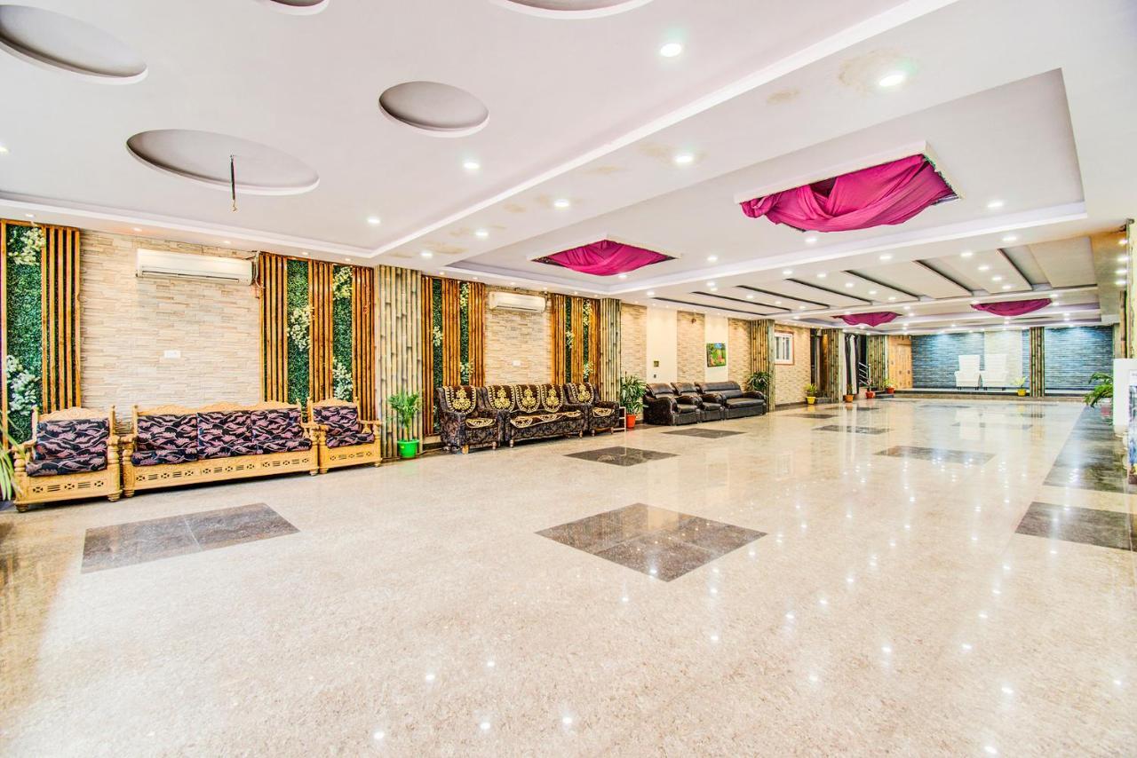 Hotel Sarweshwary Varanasi Bagian luar foto