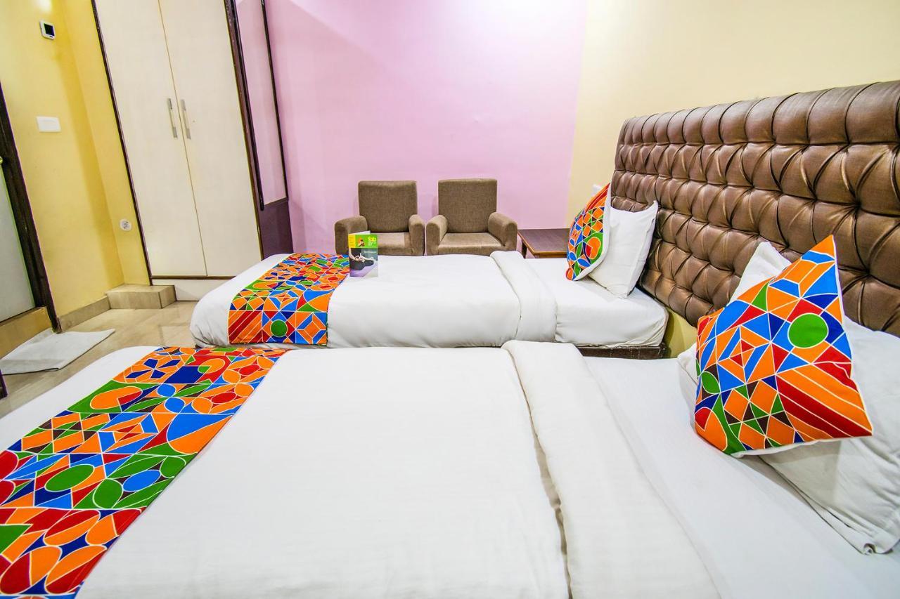 Hotel Sarweshwary Varanasi Bagian luar foto