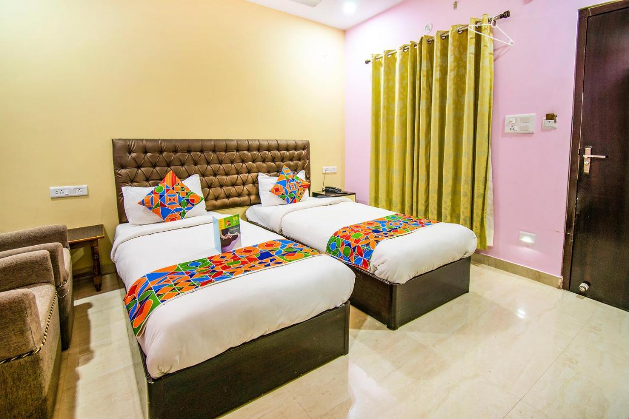 Hotel Sarweshwary Varanasi Bagian luar foto