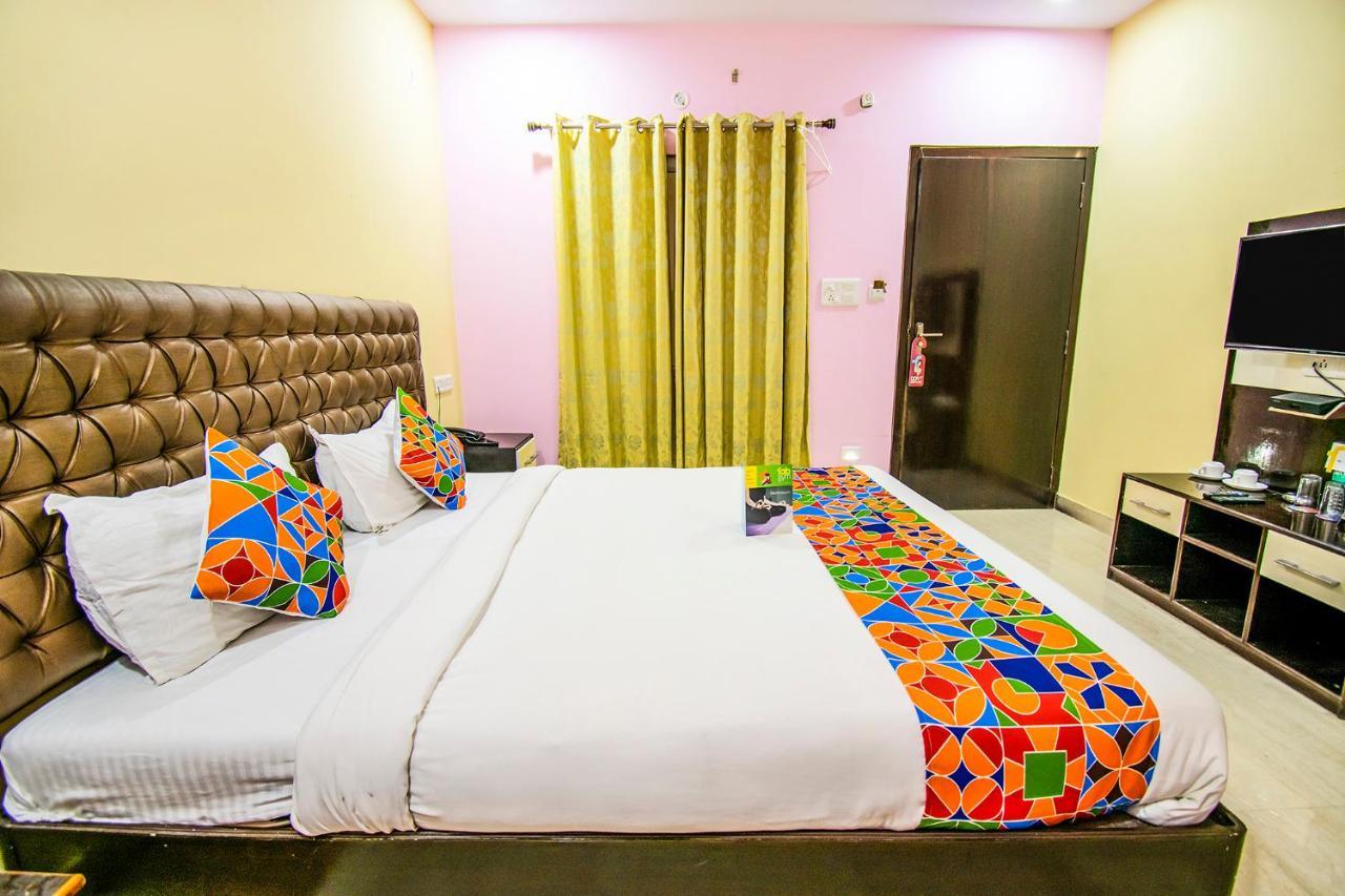 Hotel Sarweshwary Varanasi Bagian luar foto