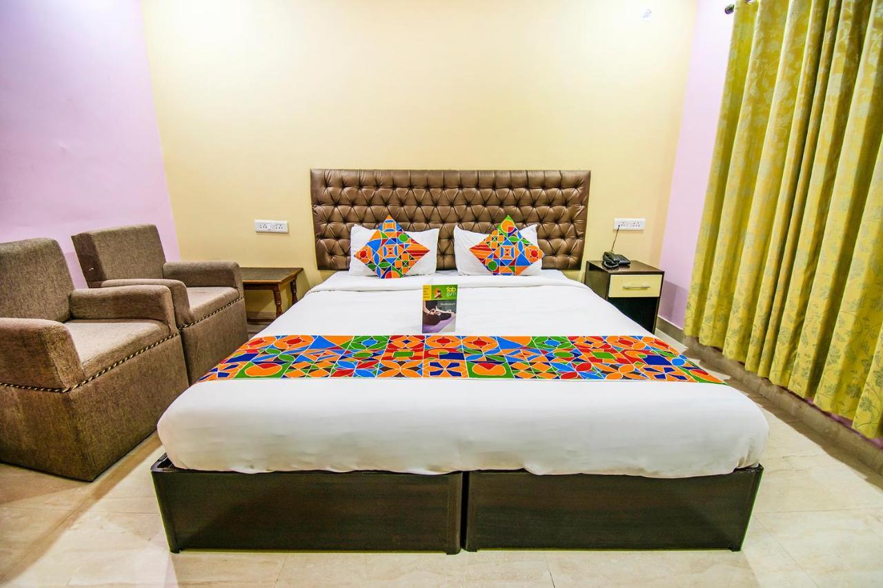 Hotel Sarweshwary Varanasi Bagian luar foto
