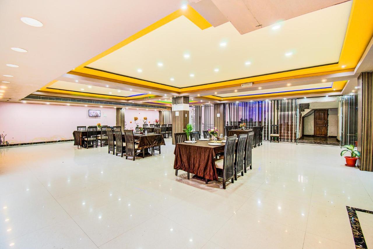 Hotel Sarweshwary Varanasi Bagian luar foto
