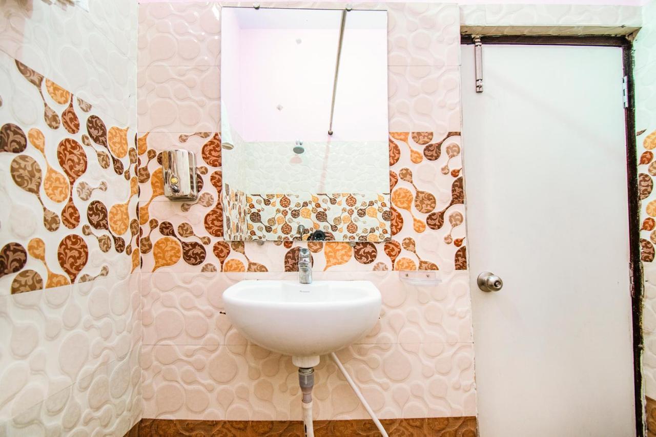 Hotel Sarweshwary Varanasi Bagian luar foto