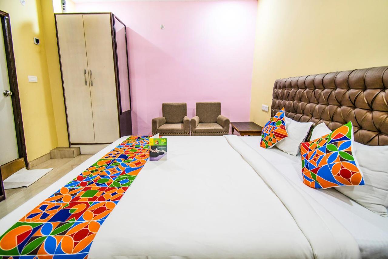 Hotel Sarweshwary Varanasi Bagian luar foto