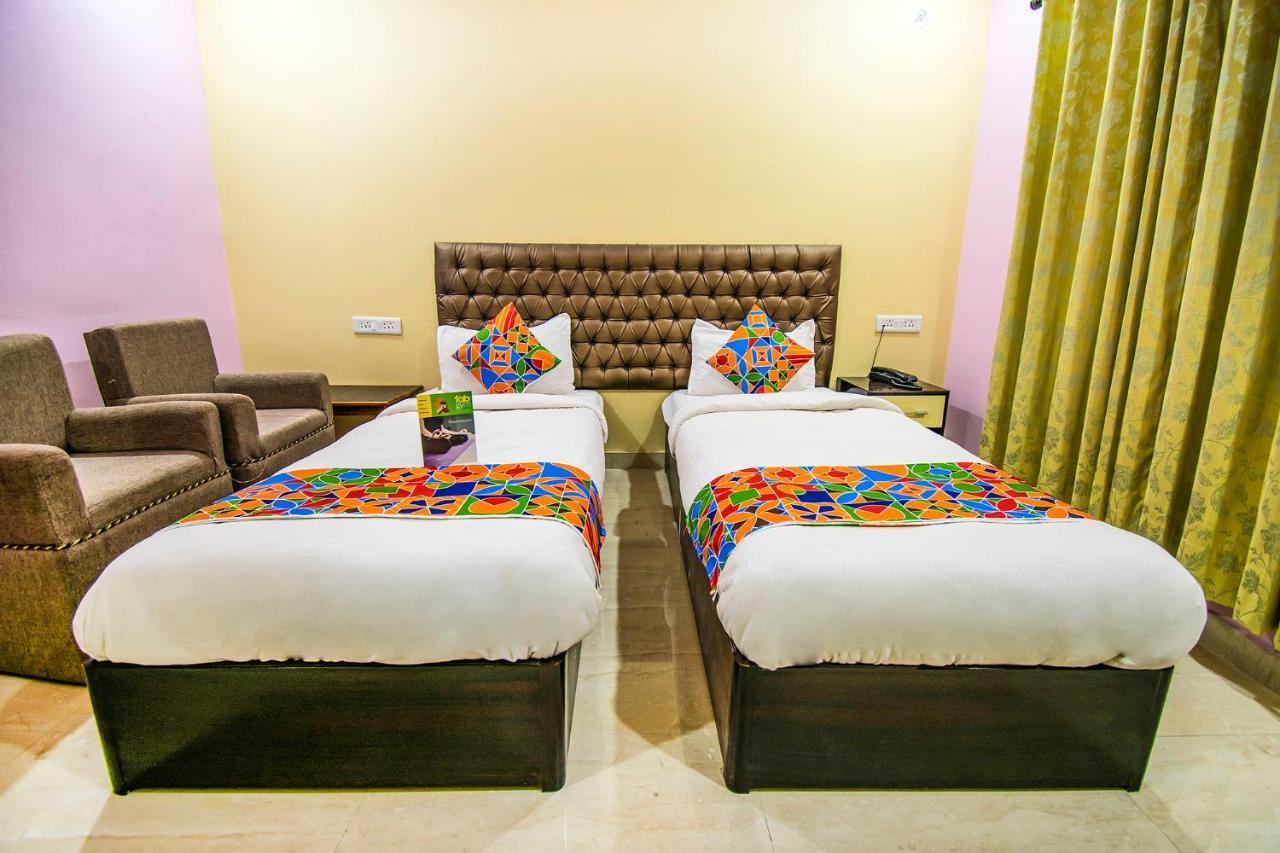Hotel Sarweshwary Varanasi Bagian luar foto